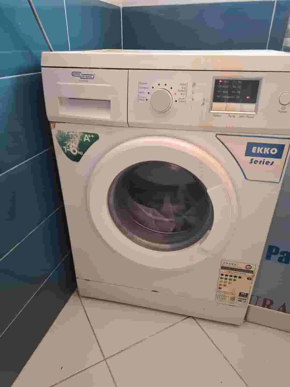For sale automatic washing machine in good condition 