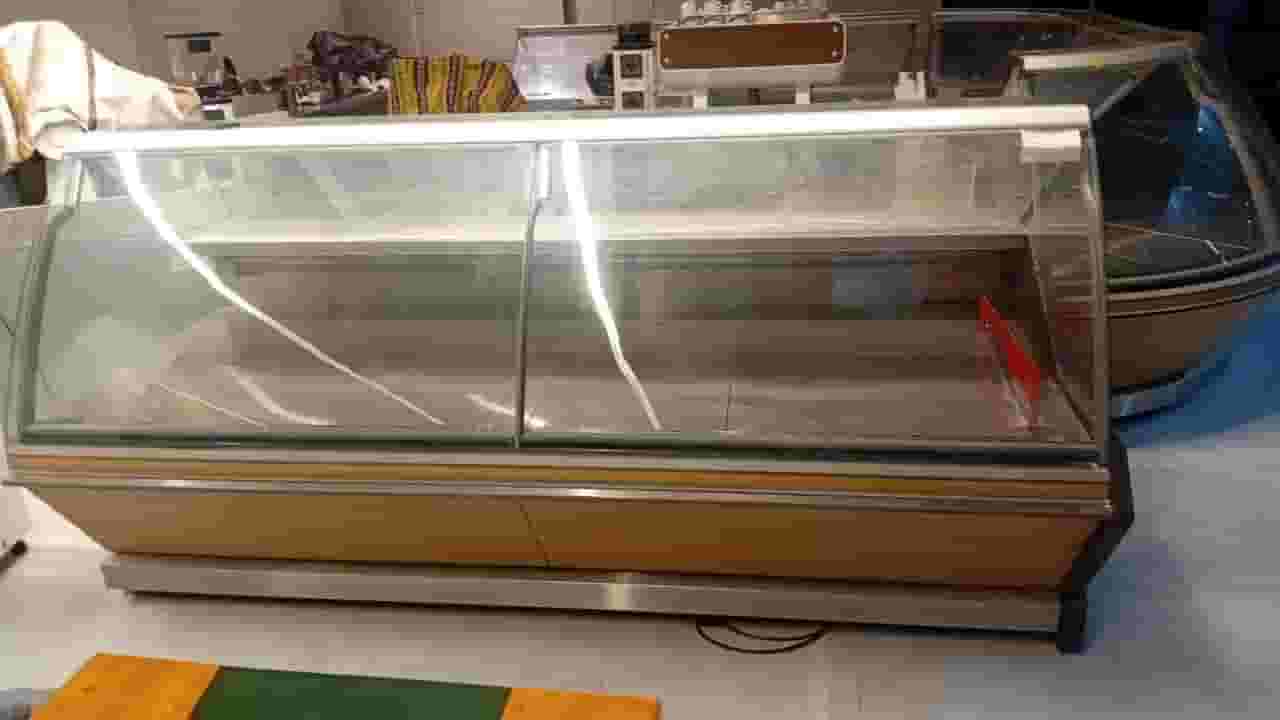 Display refrigerators