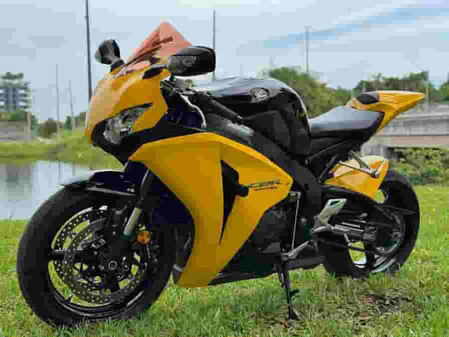 Honda CBR® 1000 RR model 2008