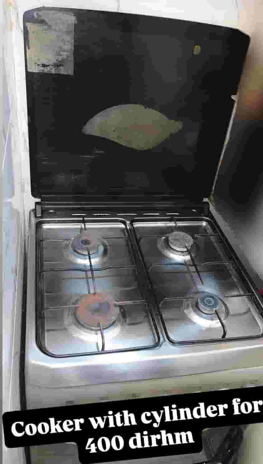 Cooker with cylinder
