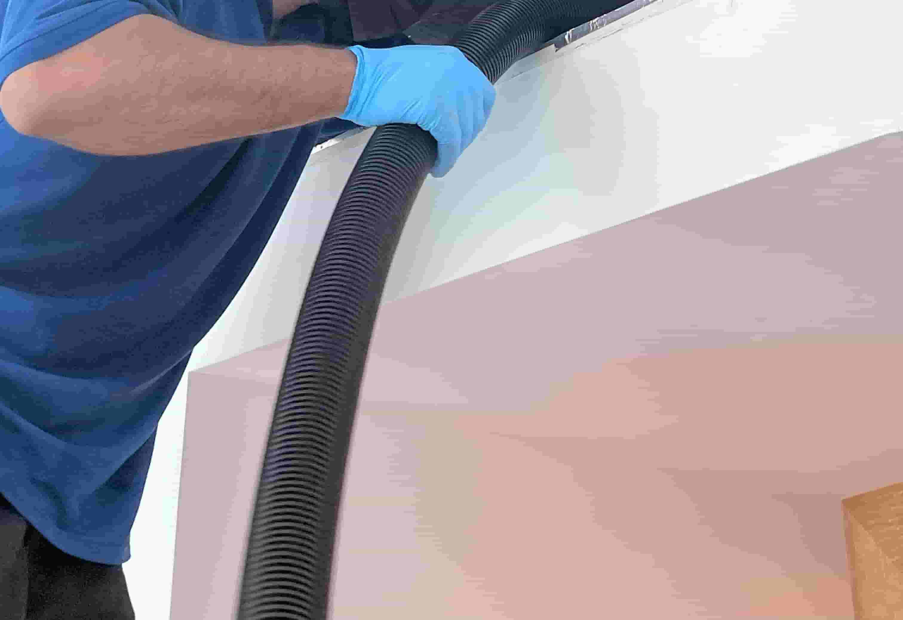 Professional cleaning of air conditioning ducts in Dubai